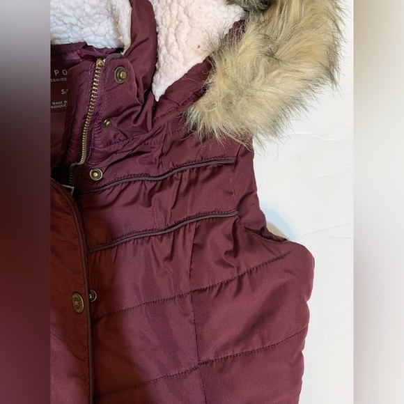 Aeropostale sleeveless puffer jacket with faux fur hoodie in size Small Petite - Picture 6 of 12